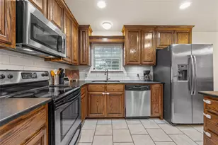 109 Ruby Cir, Hewitt, TX 76643 - Photo 6