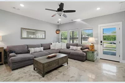 512 W Locust Street, Whitewright, TX 75491 - Photo 2