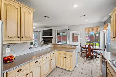 2715 Forest Lake Drive, Grand Prairie, TX 75052 - Photo 10