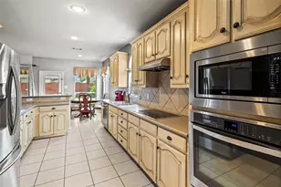 2715 Forest Lake Dr, Grand Prairie, TX 75052 - Photo 8
