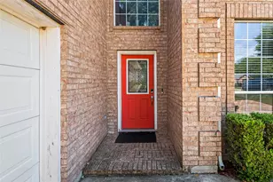 2715 Forest Lake Dr, Grand Prairie, TX 75052 - Photo 4