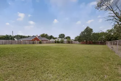 2509 Gerry Way Street, Lancaster, TX 75134 - Photo 2