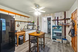 303 Market St W, Honey Grove, TX 75446 - Photo 32