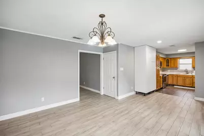 801 Broadway Avenue, Euless, TX 76040 - Photo 10