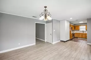 801 Broadway Ave, Euless, TX 76040 - Photo 10