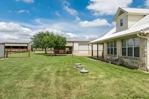 560 Meadow Ln, Crawford, TX 76638 - Photo 18