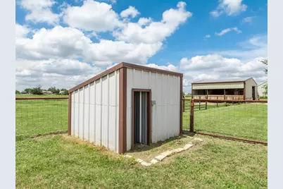 560 Meadow Lane, Crawford, TX 76638 - Photo 16