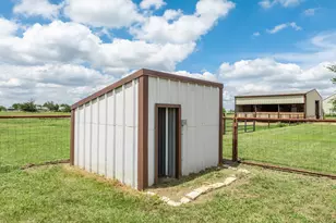 560 Meadow Ln, Crawford, TX 76638 - Photo 16
