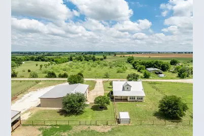 560 Meadow Lane, Crawford, TX 76638 - Photo 6