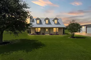 560 Meadow Ln, Crawford, TX 76638 - Photo 2
