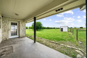 560 Meadow Ln, Crawford, TX 76638 - Photo 20