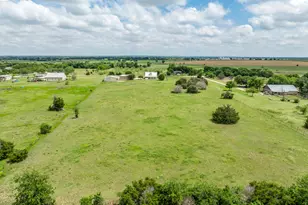 560 Meadow Ln, Crawford, TX 76638 - Photo 40