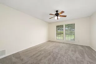 915 W Pleasant Run Rd, DeSoto, TX 75115 - Photo 34