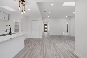 518 Royal Ave, Grand Prairie, TX 75051 - Photo 10