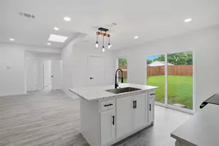 518 Royal Ave, Grand Prairie, TX 75051 - Photo 16