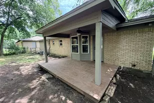 542 W Wilson St, Cleburne, TX 76033 - Photo 16