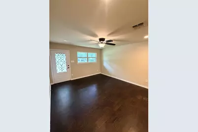 542 W Wilson Street, Cleburne, TX 76033 - Photo 4