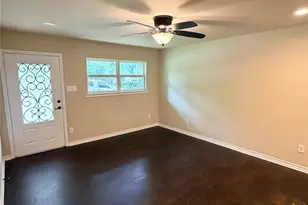 542 W Wilson St, Cleburne, TX 76033 - Photo 4