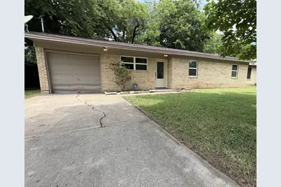 542 W Wilson Street, Cleburne, TX 76033 - Photo 2