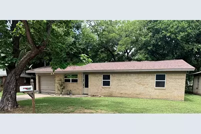 542 W Wilson Street, Cleburne, TX 76033 - Photo 1