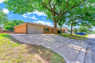 1328 Brookside Dr, Hurst, TX 76053 - Photo 4