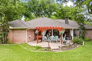 8912 Green Leaves Dr, Granbury, TX 76049 - Photo 2