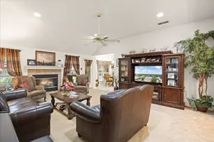 8912 Green Leaves Dr, Granbury, TX 76049 - Photo 6
