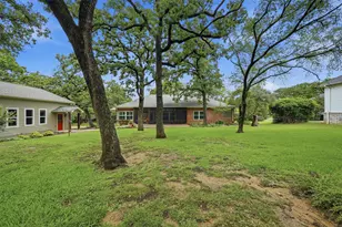 106 Santee Dr, Lake Kiowa, TX 76240 - Photo 26