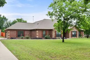 2913 Bairds Ln, Burleson, TX 76028 - Photo 2