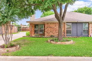 5729 Cancun Dr, North Richland Hills, TX 76180 - Photo 4