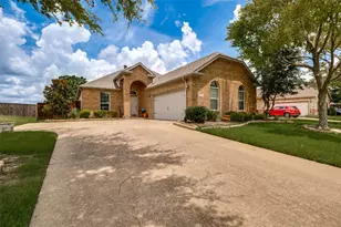 105 High Meadow Rd, Red Oak, TX 75154 - Photo 2