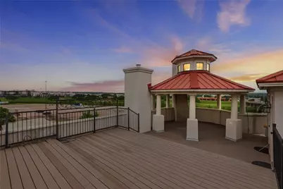 410 Mills Street, Fort Worth, TX 76102 - Photo 2