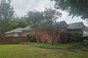3110 Big Oaks Dr, Garland, TX 75044 - Photo 2
