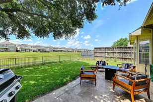 10013 White Ln, Irving, TX 75063 - Photo 18