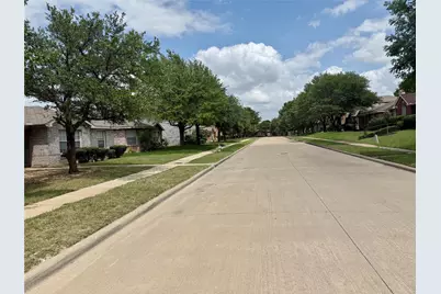 2549 Pilgrim Rest Drive, Dallas, TX 75237 - Photo 2