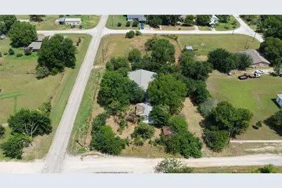 306 Denver Road, Sunset, TX 76270 - Photo 8