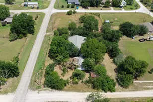 306 Denver Rd, Sunset, TX 76270 - Photo 8