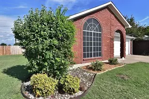 6323 Brookbriar Ct, Arlington, TX 76018 - Photo 2