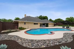 4359 Shady Bend Dr, Dallas, TX 75244 - Photo 4