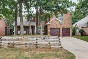 841 Forest Hollow Dr, Hurst, TX 76053 - Photo 2
