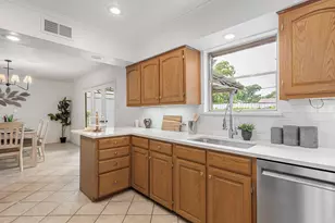 13535 Janwood Ln, Farmers Branch, TX 75234 - Photo 10