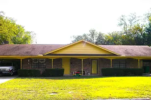 1504 E Pecan St, Gainesville, TX 76240 - Photo 1
