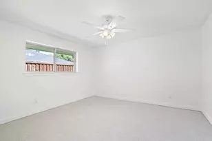 3940 Shady Hill Dr, Dallas, TX 75229 - Photo 20
