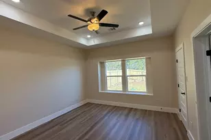 2619 Creekview Dr, Granbury, TX 76048 - Photo 2