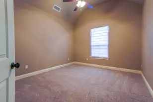 421 River Bank Ln, Granbury, TX 76049 - Photo 10