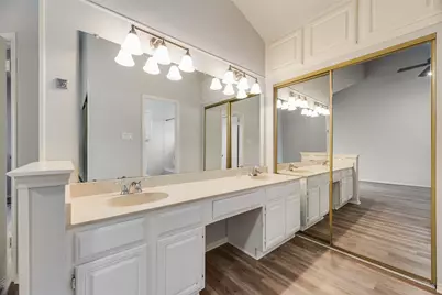 511 Ranch Trail #117, Irving, TX 75063 - Photo 12
