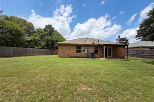 6505 Big Springs Dr, Arlington, TX 76001 - Photo 18