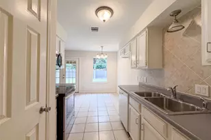 6505 Big Springs Dr, Arlington, TX 76001 - Photo 2