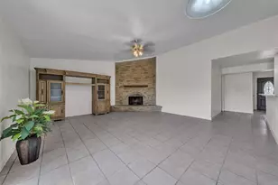 6705 Greenfield Dr, Arlington, TX 76016 - Photo 6