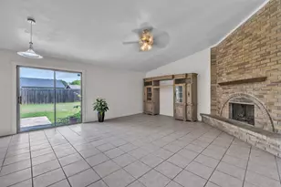 6705 Greenfield Dr, Arlington, TX 76016 - Photo 4